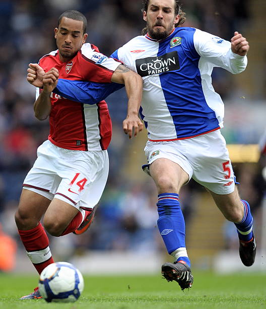 作为连接东 作为连接东