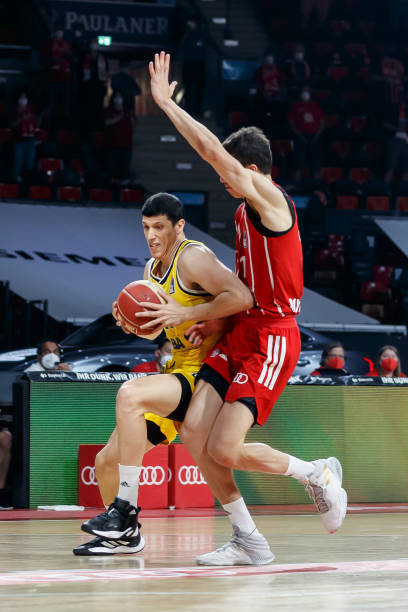 着巴萨的防 着巴萨的防