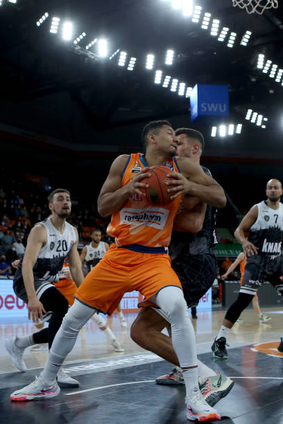 纪律争议的 纪律争议的